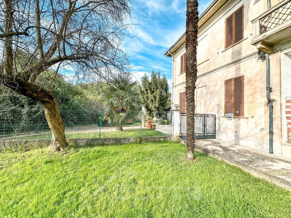 Giardino - Villa a Schiera via Mazzini, Lozzolo - foto 2