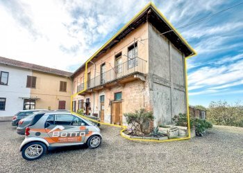 Facciata - Villa a Schiera via Mazzini, Lozzolo - foto 1