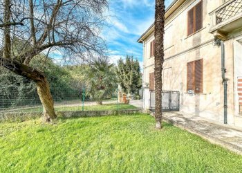 Giardino - Villa a Schiera via Mazzini, Lozzolo - foto 2