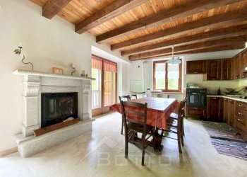 Salone - Casa indipendente FRAZIONE FERRATE, Alto Sermenza - foto 1