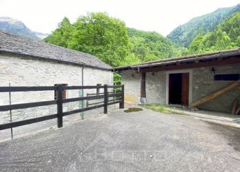 Facciata - Casa indipendente FRAZIONE FERRATE, Alto Sermenza - foto 18