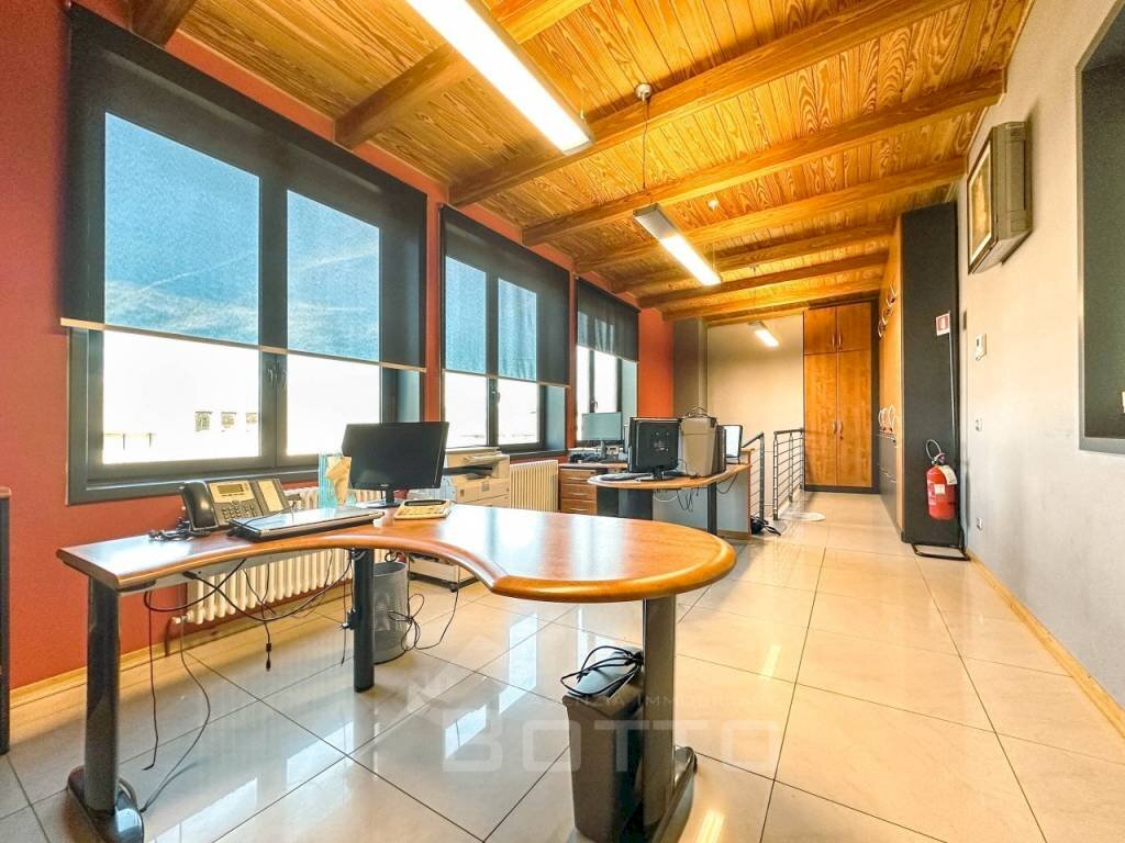 Stanza arredata - Capannone via Ottaviano 45, Gattinara - foto 2