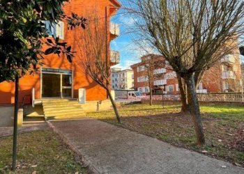 Giardino - Quadrilocale via Piero Gobetti, Nizza Monferrato - foto 1