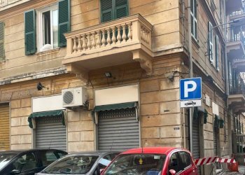 Facciata - Attività Commerciale via Vado, Genova (zona Sestri Ponente) - foto 2