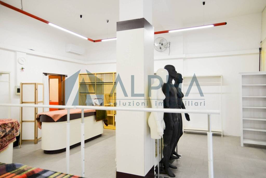 Interno non residenziale - Negozio via Alfredo Panzini, Bellaria-Igea Marina - foto 3