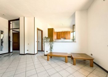 Stanza non arredata - Trilocale via Novara, 188/a, Borgomanero - foto 10