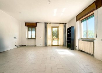 Stanza non arredata - Trilocale via Novara, 188/a, Borgomanero - foto 23