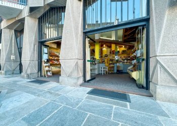 Interno palazzo - Negozio via aurelio godi 21, Gozzano - foto 12