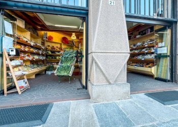 Interno non residenziale - Negozio via aurelio godi 21, Gozzano - foto 13