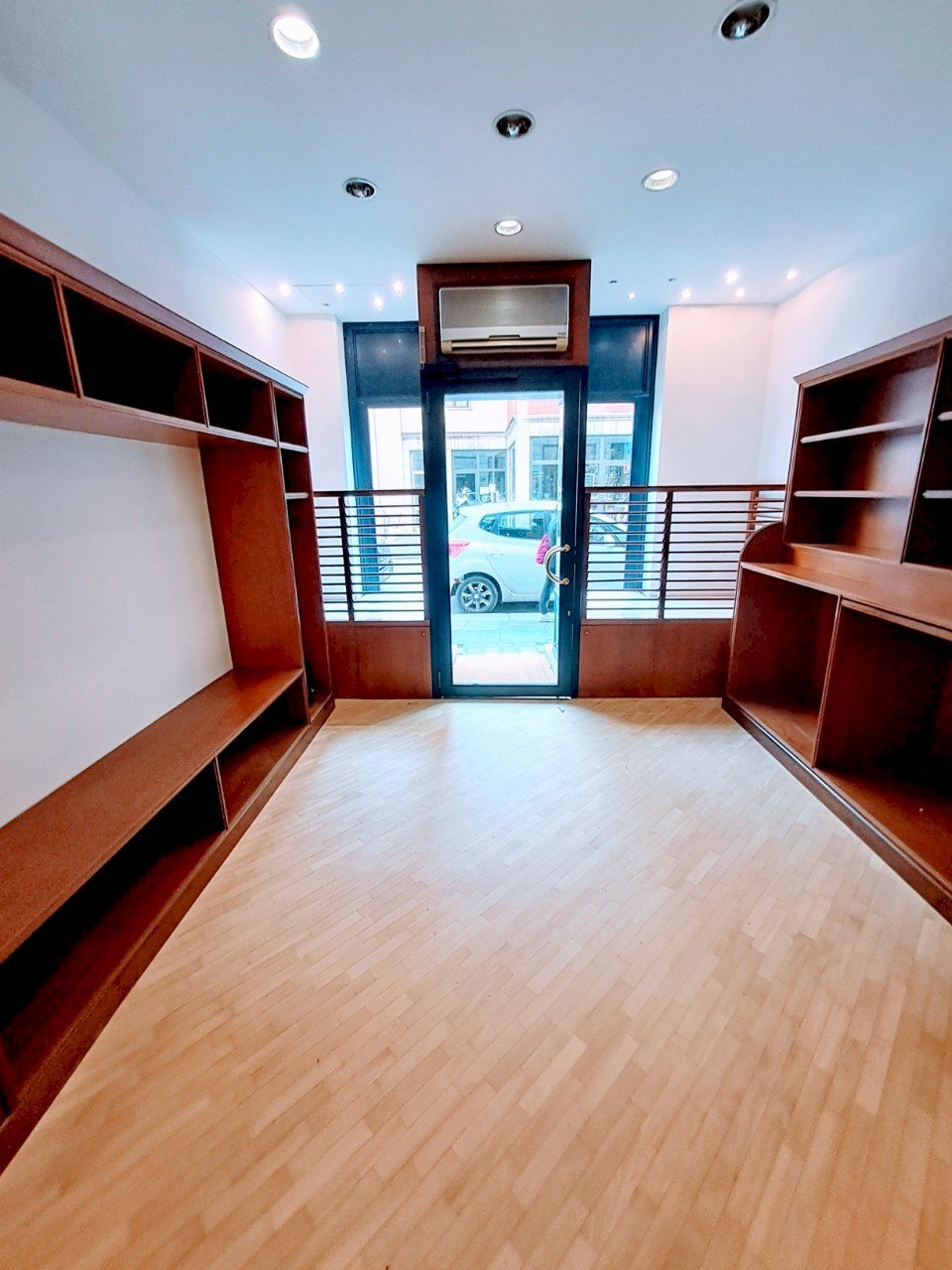 Shop Parma - photo 1