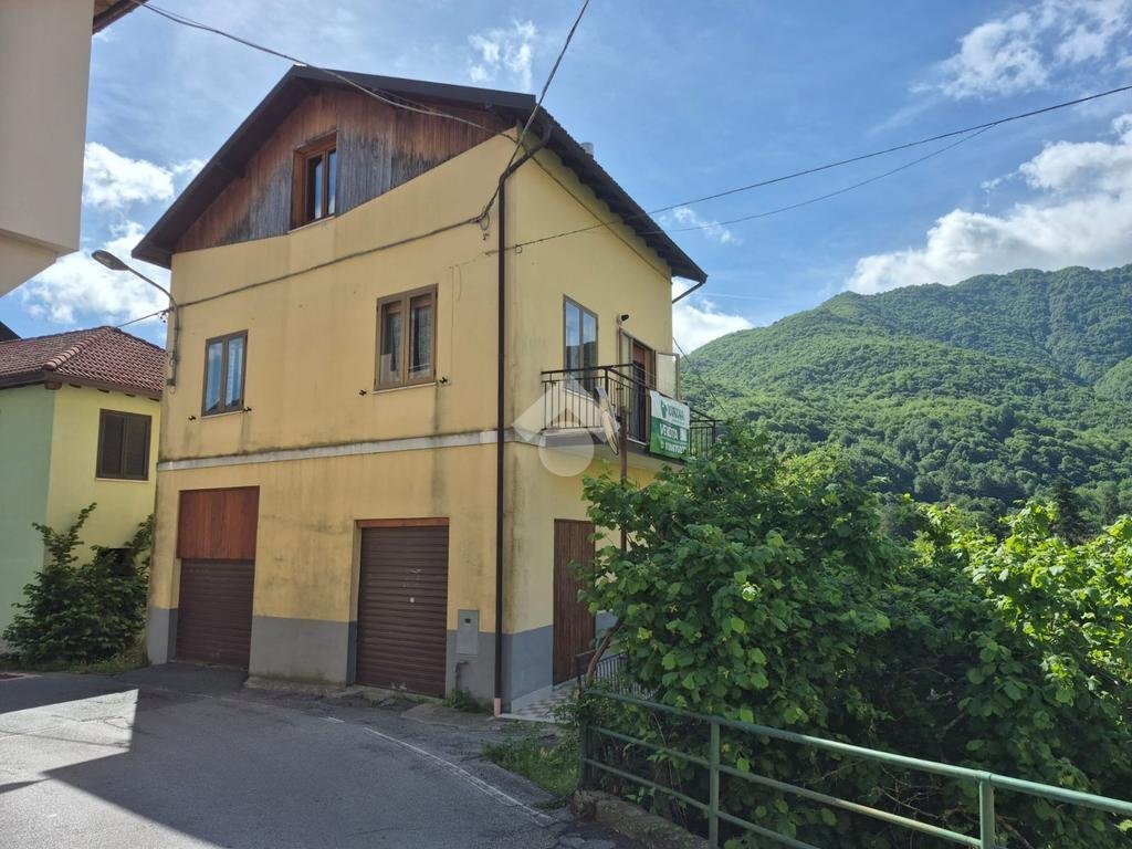 Independent house Via insurrezione d'aprile, Montoggio - photo 1