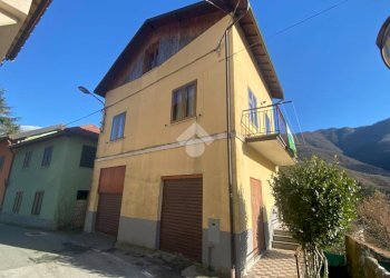 Casa indipendente Via insurrezione d'aprile, Montoggio - foto 1