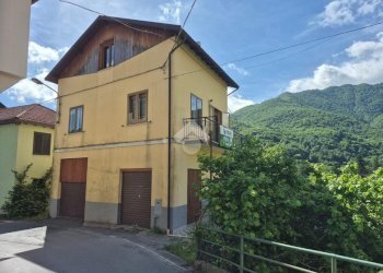 Casa indipendente Via insurrezione d'aprile, Montoggio - foto 1