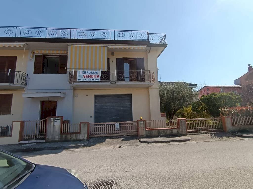 Facciata - Villa via Guglielmo Marconi, San Giorgio del Sannio - foto 1