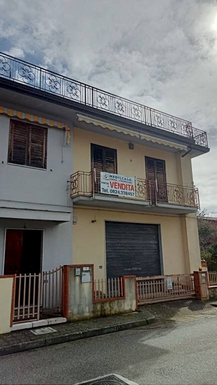 Facciata - Villa via Guglielmo Marconi, San Giorgio del Sannio - foto 3