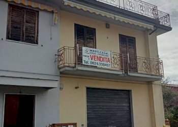 Facciata - Villa via Guglielmo Marconi, San Giorgio del Sannio - foto 3