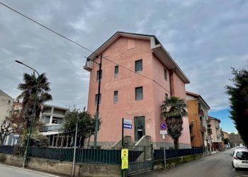Facciata - Stabile - Palazzo via Montegrappa, 16, Orbassano - foto 2