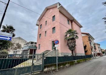 Facciata - Stabile - Palazzo via Montegrappa, 16, Orbassano - foto 3