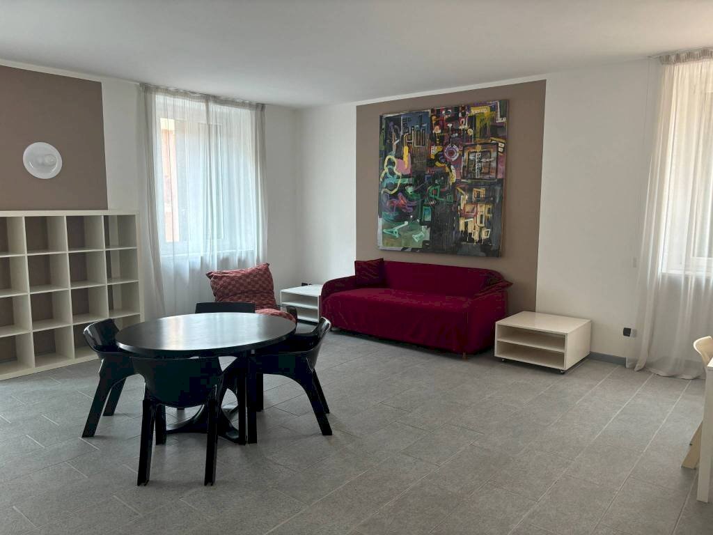 Salone - Bilocale via Belfiore, 53, Torino (zona San Salvario) - foto 1