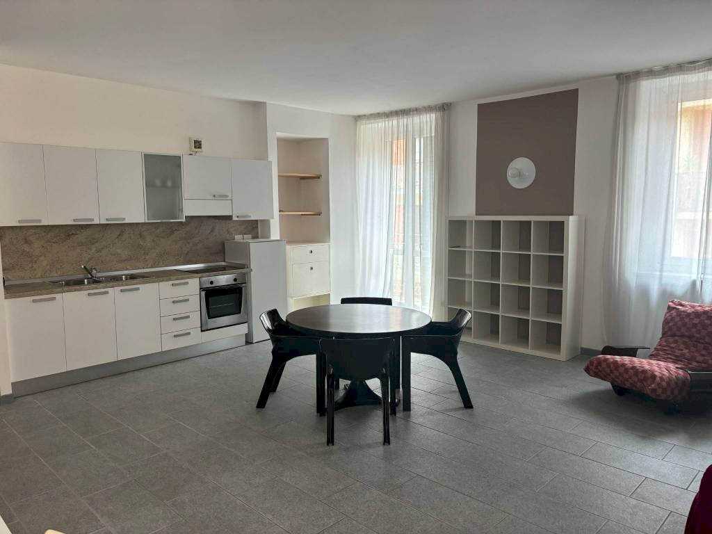 Cucina - Bilocale via Belfiore, 53, Torino (zona San Salvario) - foto 2