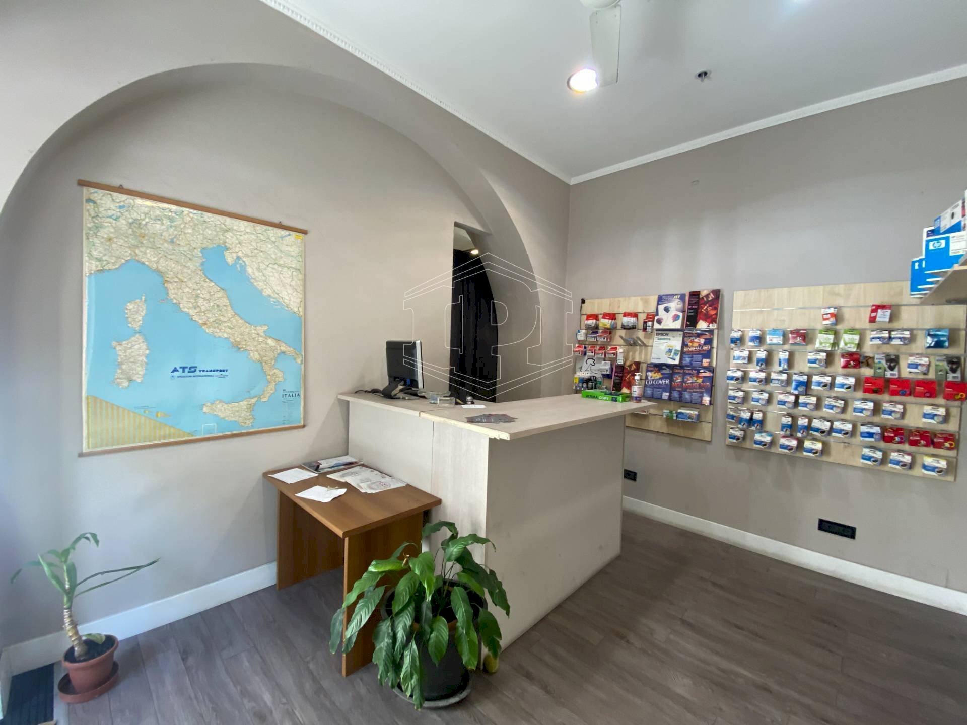 Locale Commerciale Piazza Nicolo' Barabino, Genova (zona Sampierdarena) - foto 3