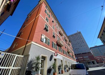 Locale Commerciale Piazza Nicolo' Barabino, Genova (zona Sampierdarena) - foto 2