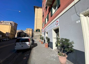 Locale Commerciale Piazza Nicolo' Barabino, Genova (zona Sampierdarena) - foto 8