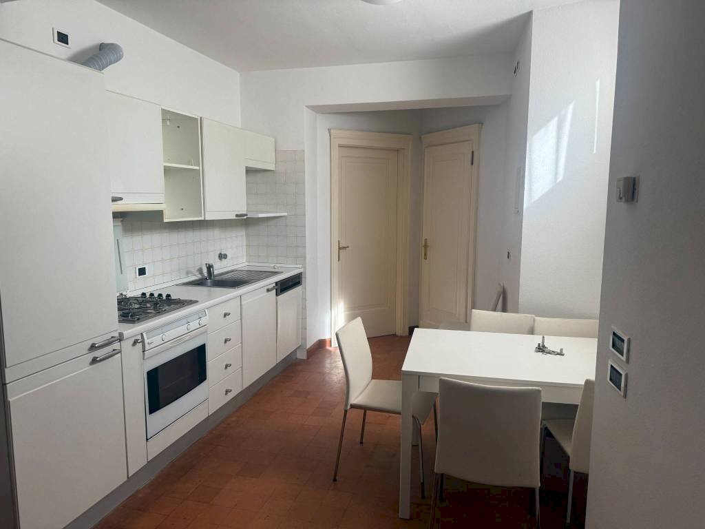 Cucina - Bilocale via Massimo d'Azeglio, Bologna (zona Costa Saragozza) - foto 2