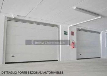 DETTAGLIO PORTE SEZIONALI AUTORIMESSE - Trilocale Brescia - foto 20