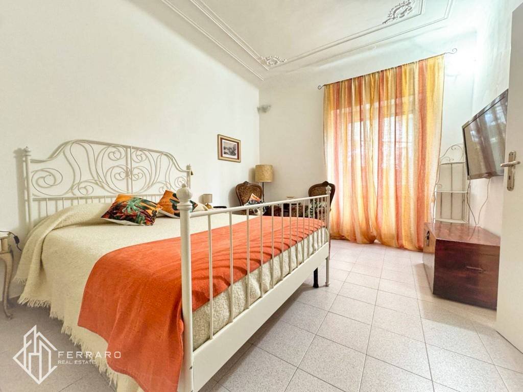 Camera da letto - Three-room apartment via Santorre Santarosa, Savona (neighborhood Villetta) - photo 2