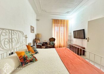 Camera da letto - Three-room apartment via Santorre Santarosa, Savona (neighborhood Villetta) - photo 1