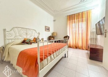 Camera da letto - Three-room apartment via Santorre Santarosa, Savona (neighborhood Villetta) - photo 2