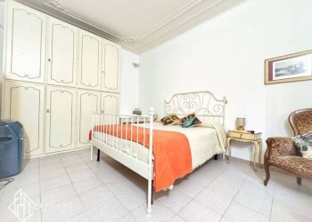 Camera da letto - Three-room apartment via Santorre Santarosa, Savona (neighborhood Villetta) - photo 3