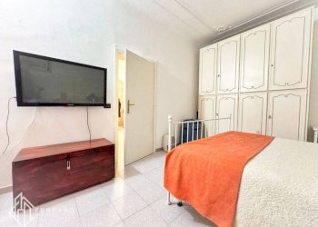 Camera da letto - Three-room apartment via Santorre Santarosa, Savona (neighborhood Villetta) - photo 4