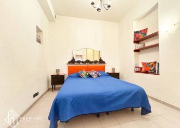 Camera da letto - Three-room apartment via Santorre Santarosa, Savona (neighborhood Villetta) - photo 9