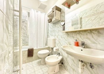 Bagno - Three-room apartment via Santorre Santarosa, Savona (neighborhood Villetta) - photo 13