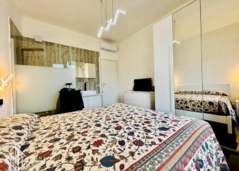 Camera da letto - Three-room apartment via Pavia, Spotorno - photo 10