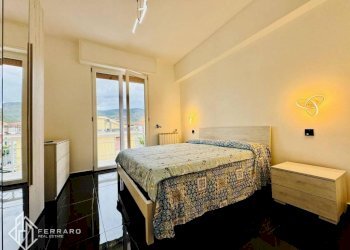 Camera da letto - Three-room apartment via Pavia, Spotorno - photo 12