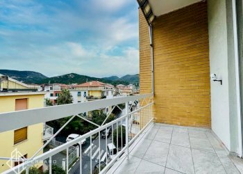Balcone - Three-room apartment via Pavia, Spotorno - photo 16