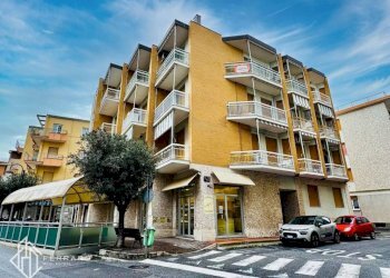 Facciata - Trilocale via Pavia, Spotorno - foto 19