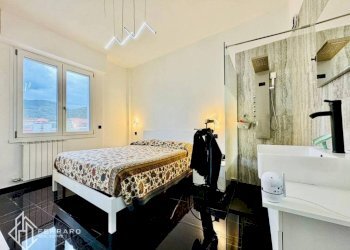 Camera da letto - Three-room apartment via Pavia, Spotorno - photo 1