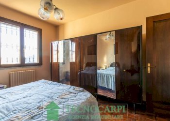 Camera da letto - Quadrilocale via Don Giovanni Minzoni, Novi di Modena - foto 47