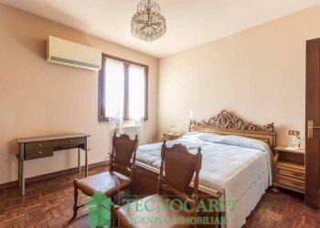 Camera da letto - Quadrilocale via Don Giovanni Minzoni, Novi di Modena - foto 40