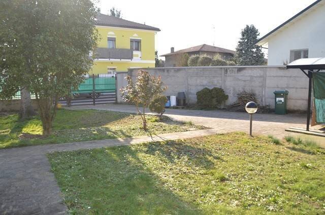 Giardino - Villa via Monviso, 8, Parabiago - foto 2