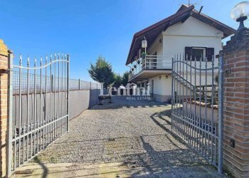 Cortile interno - Villa strada Pontestura, Casale Monferrato - foto 2