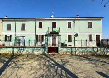 Casa semi indipendente Via Duca D'Aosta, Ronsecco - foto 1