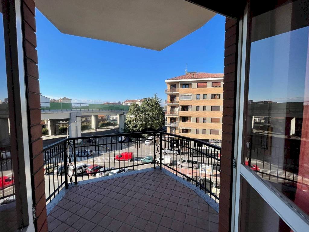 Balcone - Trilocale via San Vincenzo, 7, Moncalieri - foto 1