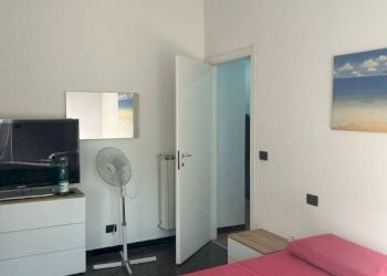 Camera da letto - Appartamento via Bartolomeo Carrea, Genova (zona Sampierdarena) - foto 8