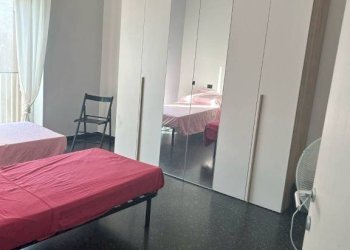 Camera da letto - Appartamento via Bartolomeo Carrea, Genova (zona Sampierdarena) - foto 13