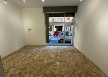 Interno non residenziale - Negozio via 4 Novembre, 12, Casalecchio di Reno - foto 3